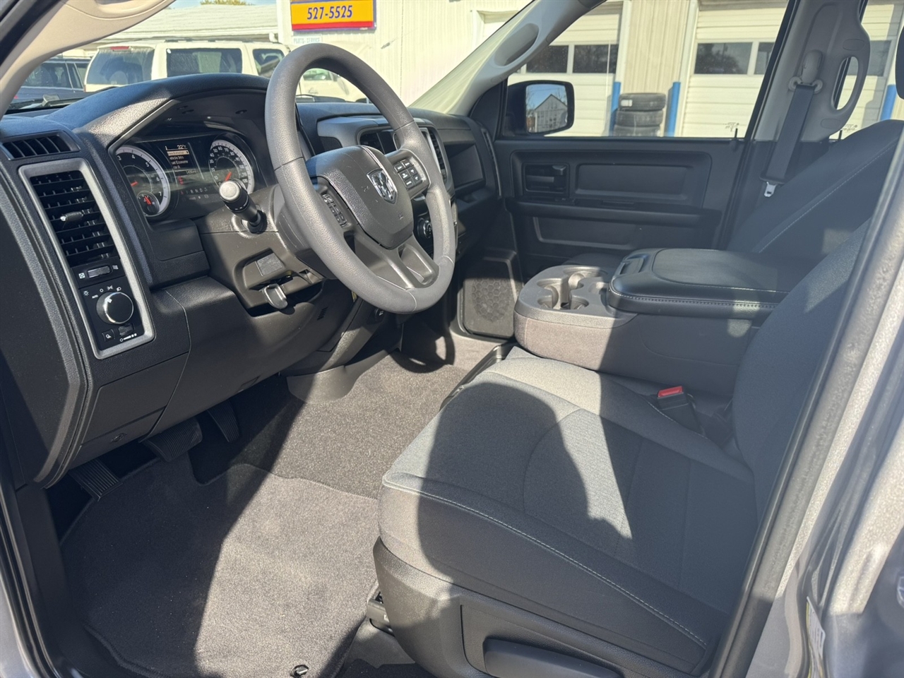 RAM 1500 Classic Tradesman Crew Cab SWB 4WD 2024