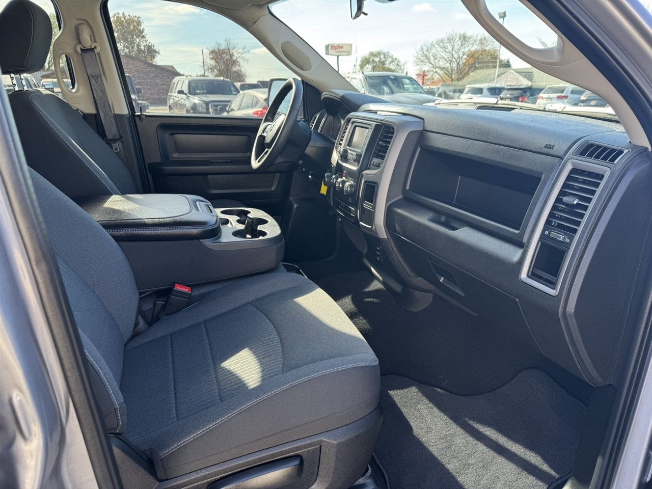 RAM 1500 Classic Tradesman Crew Cab SWB 4WD 2024