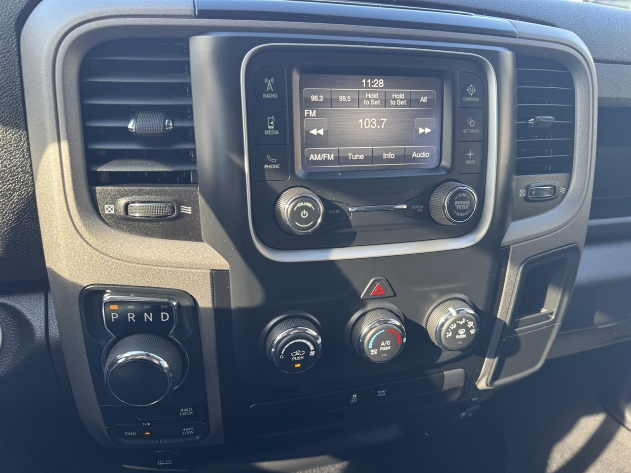 RAM 1500 Classic Tradesman Crew Cab SWB 4WD 2024