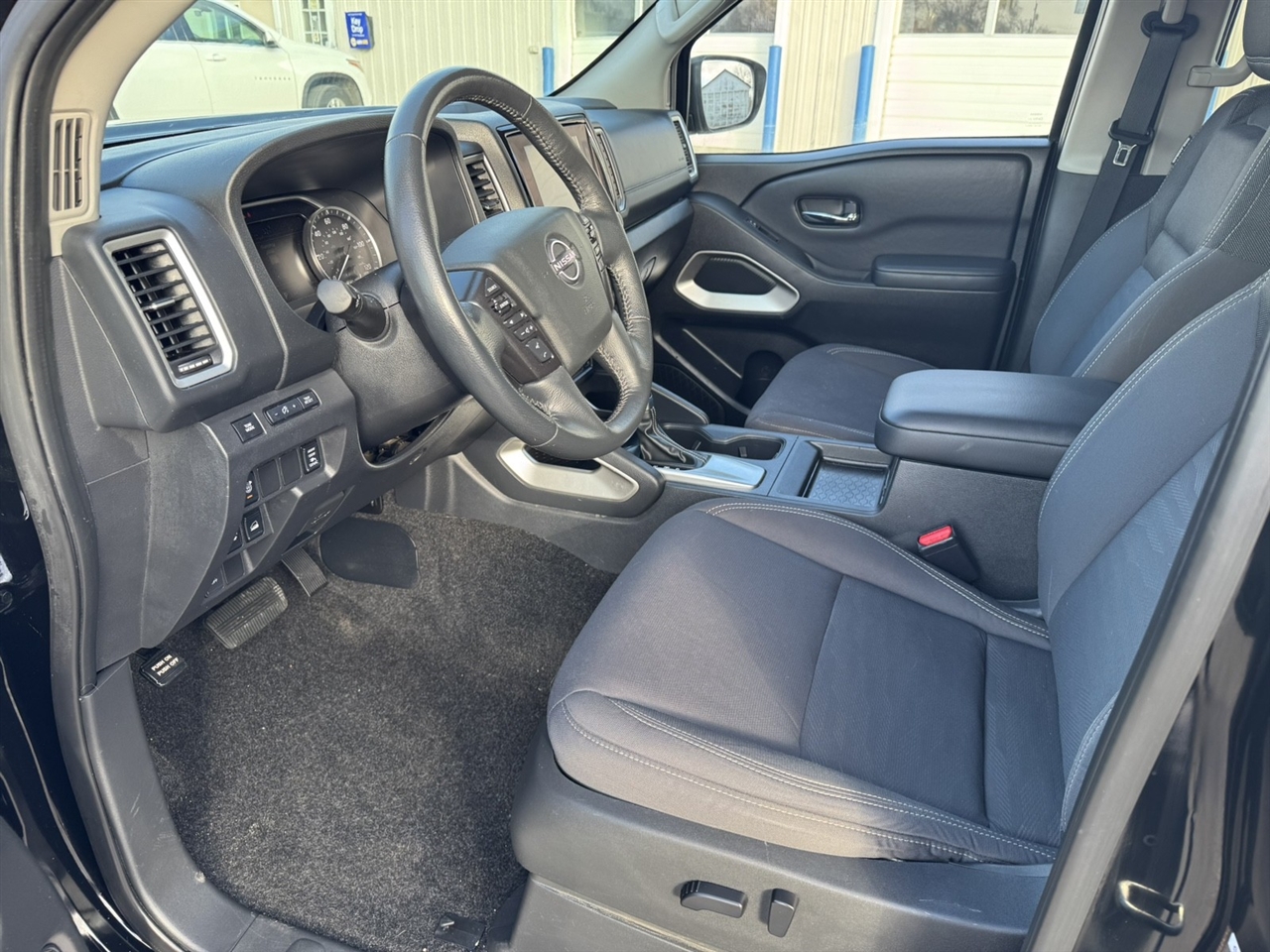 Nissan Frontier SV Crew Cab 4WD 2022