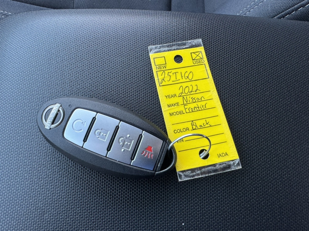 Nissan Frontier SV Crew Cab 4WD 2022