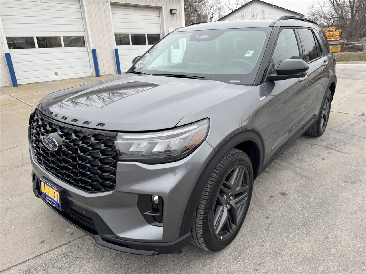 2025 Ford Explorer ST-LINE's photo