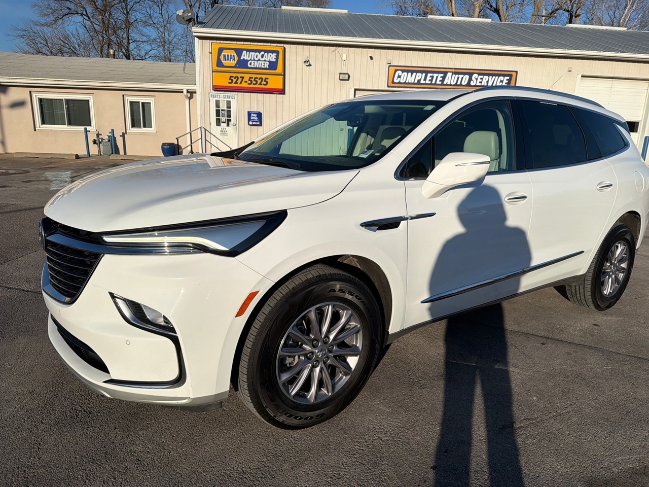 2023 Buick Enclave Essence's photo