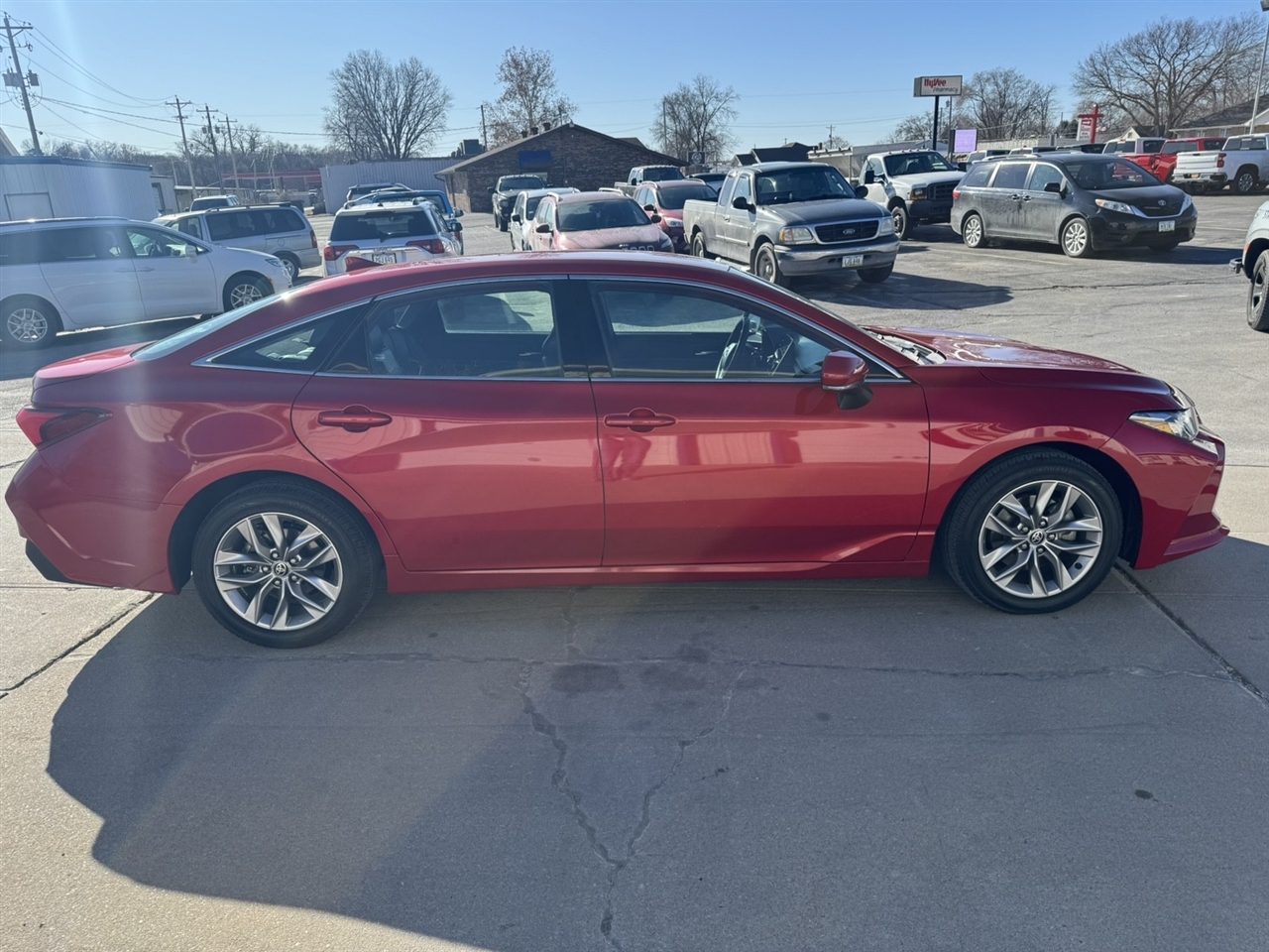 Toyota Avalon XLE 2021