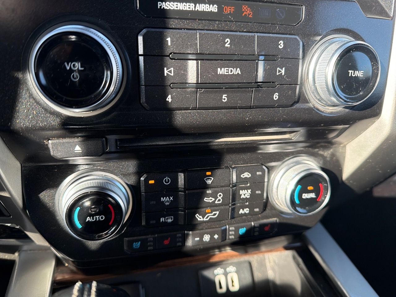 Ford F-150 Lariat SuperCrew 5.5-ft. Bed 4WD 2016