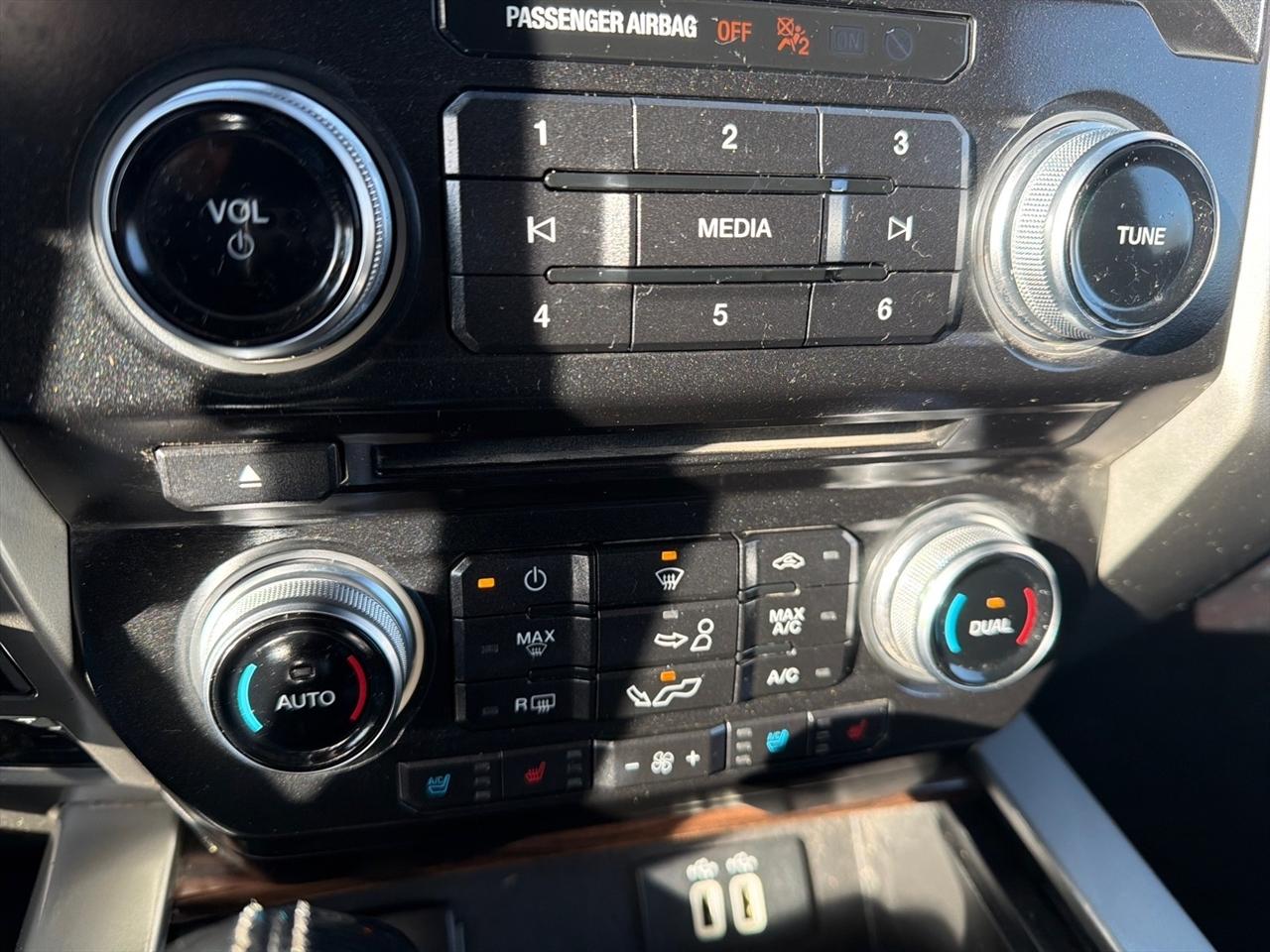 Ford F-150 Lariat SuperCrew 5.5-ft. Bed 4WD 2016