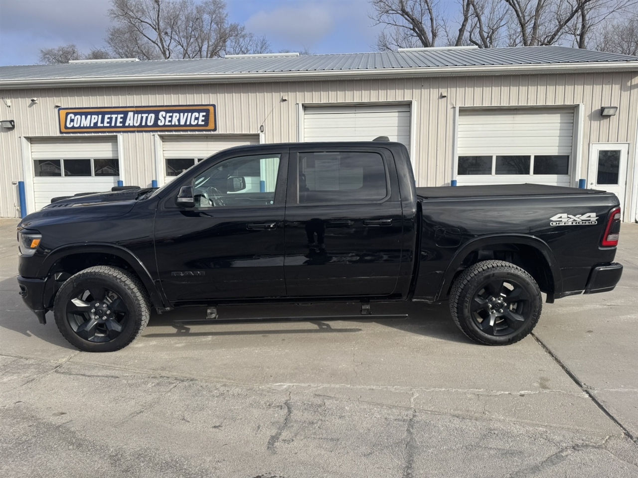 RAM 1500 Laramie Crew Cab SWB 4WD 2021