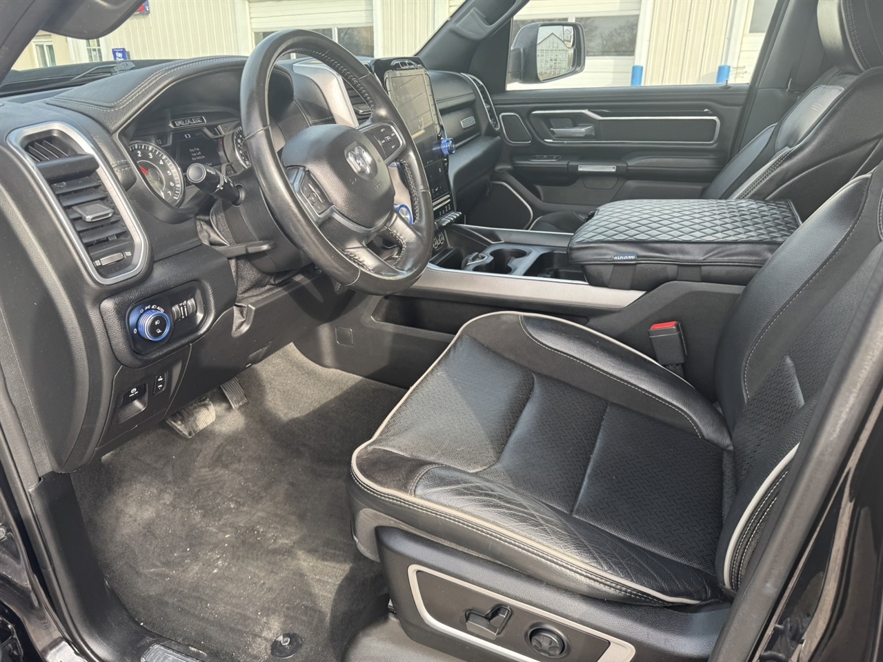 RAM 1500 Laramie Crew Cab SWB 4WD 2021