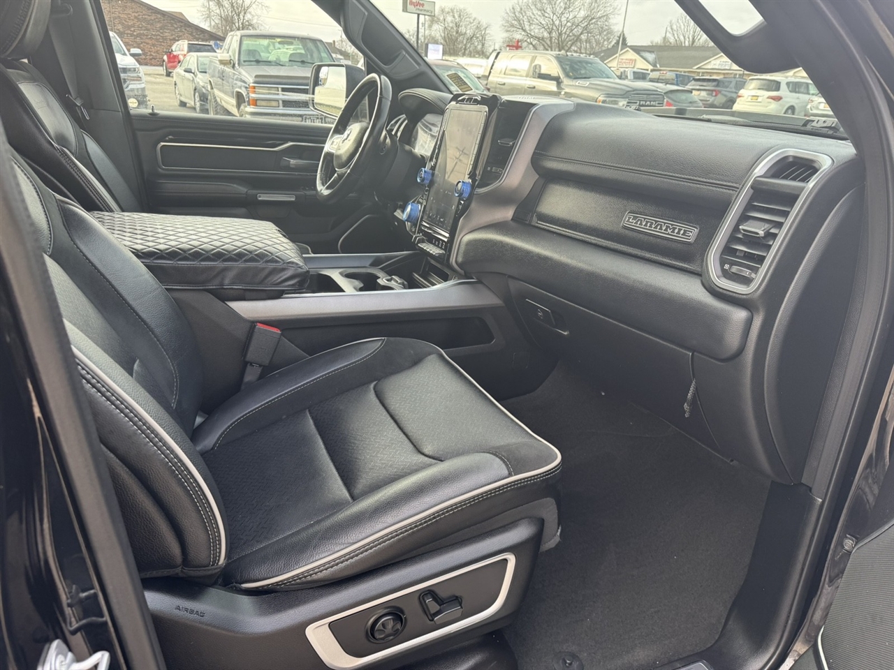 RAM 1500 Laramie Crew Cab SWB 4WD 2021