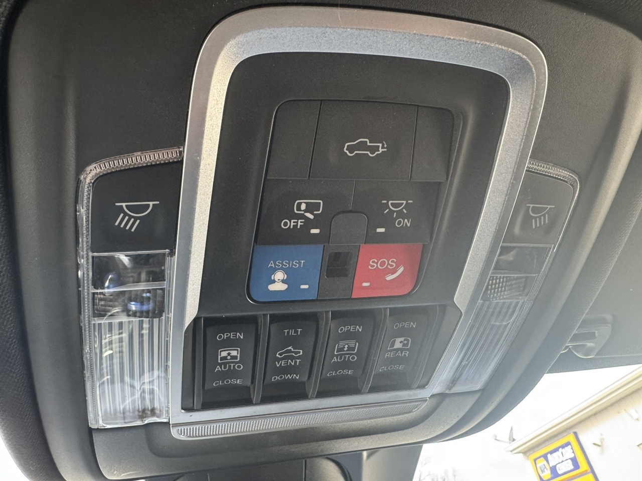 RAM 1500 Laramie Crew Cab SWB 4WD 2021