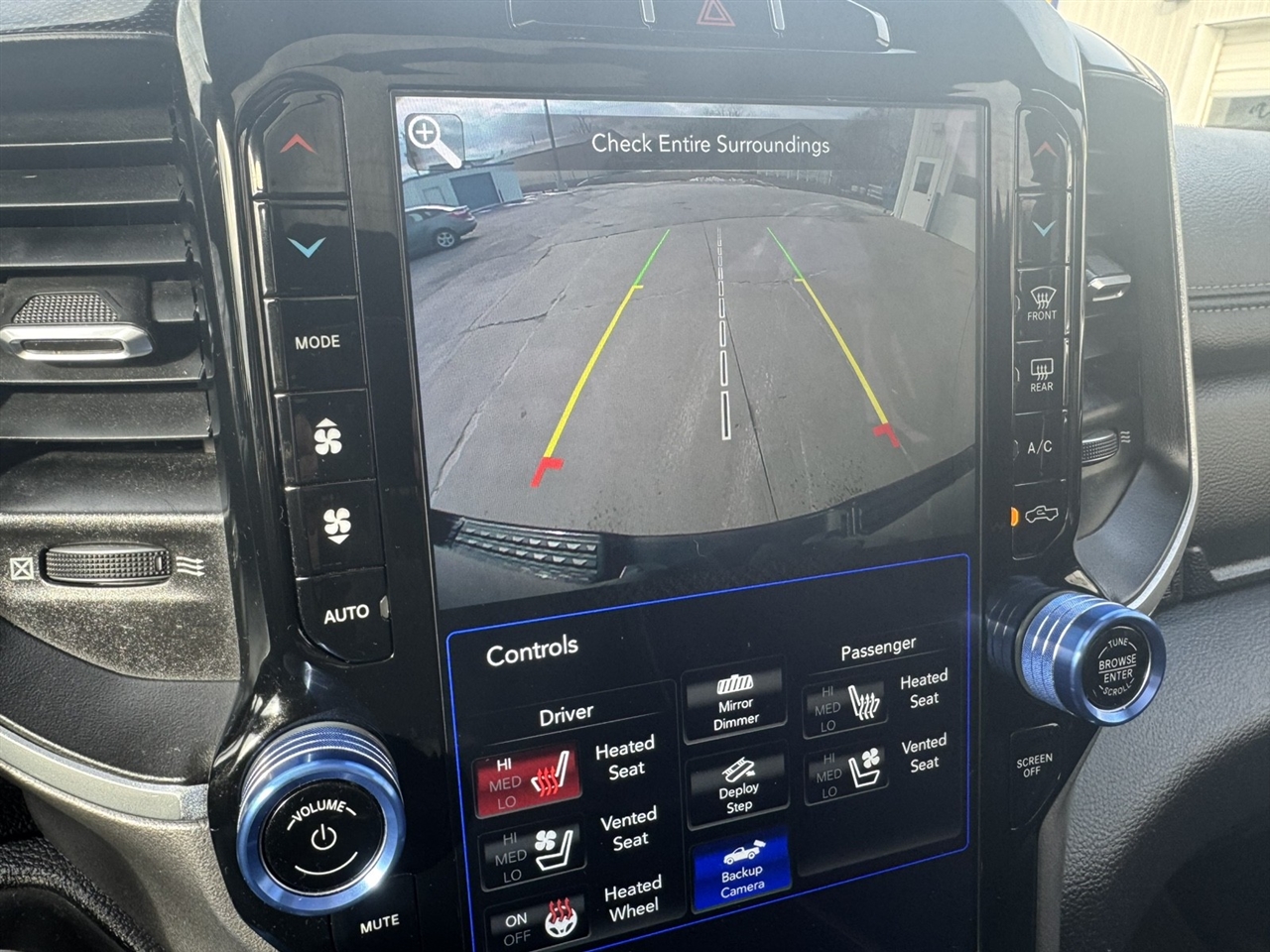 RAM 1500 Laramie Crew Cab SWB 4WD 2021