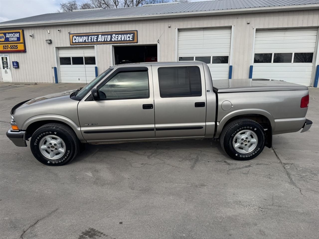 2002 Chevrolet S10 Pickup LS Crew Cab 4WD