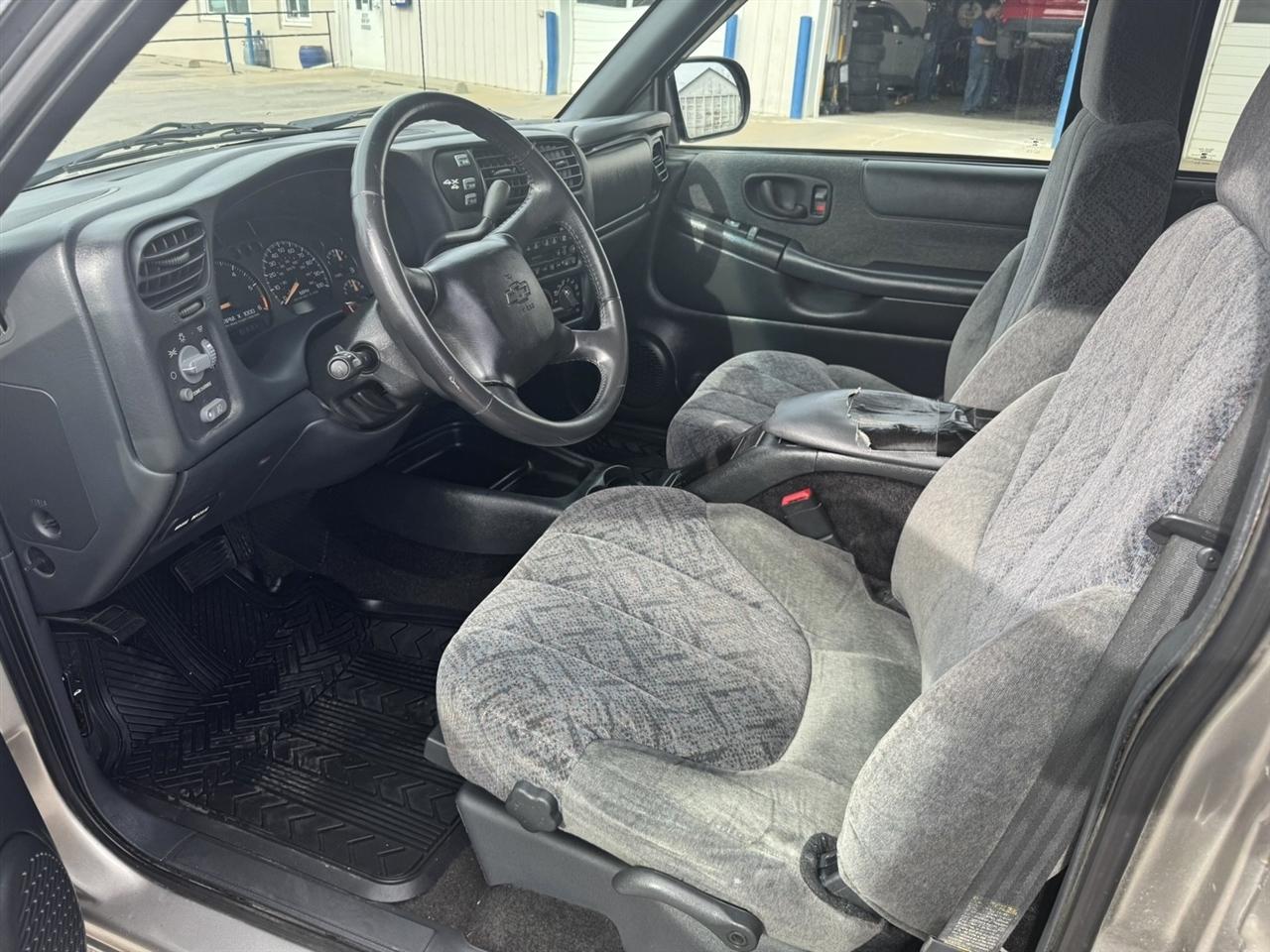 Chevrolet S10 Pickup LS Crew Cab 4WD 2002