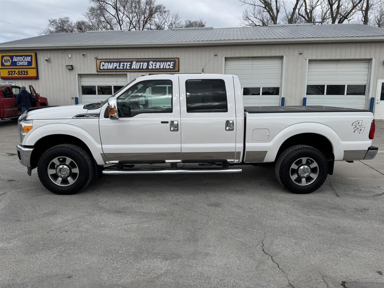 Ford F-250 SD XLT Crew Cab 4WD 2011