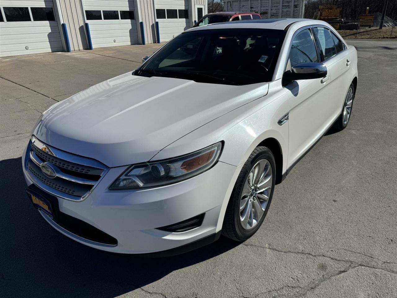 Ford Taurus Limited FWD 2010