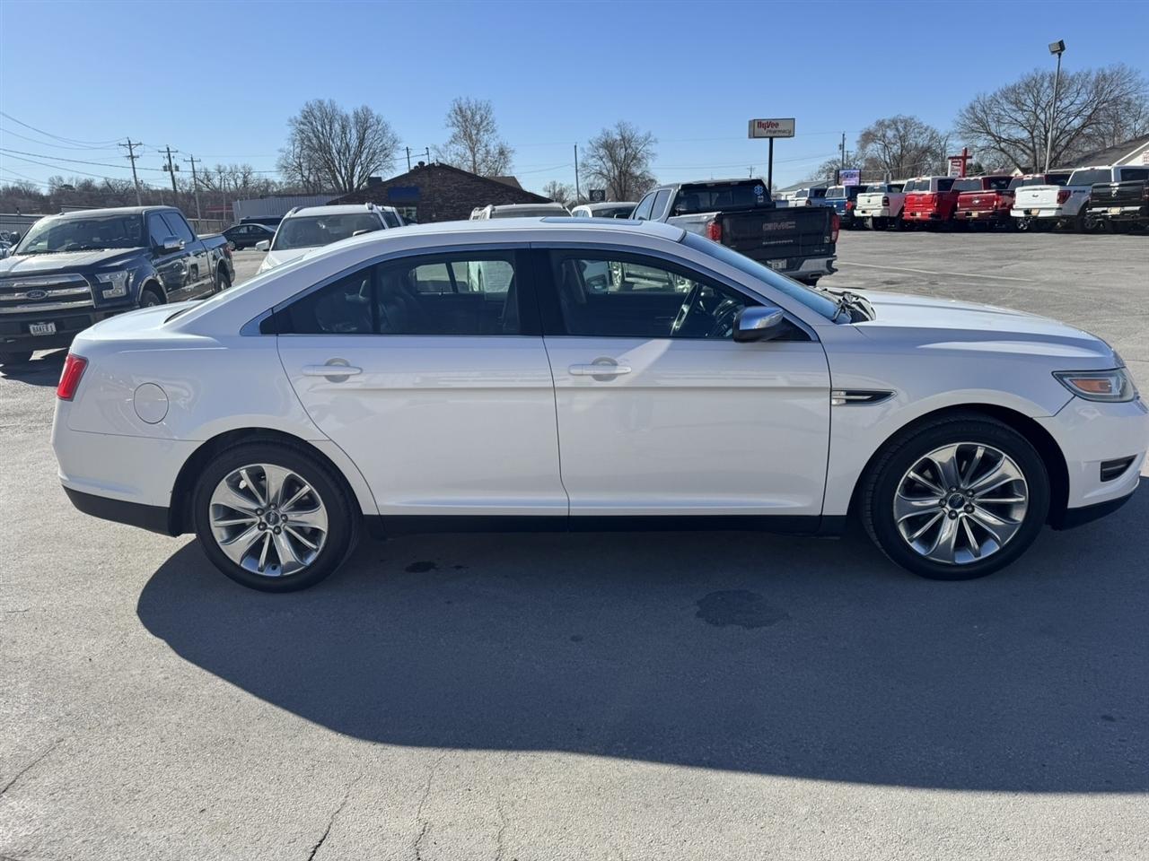 Ford Taurus Limited FWD 2010