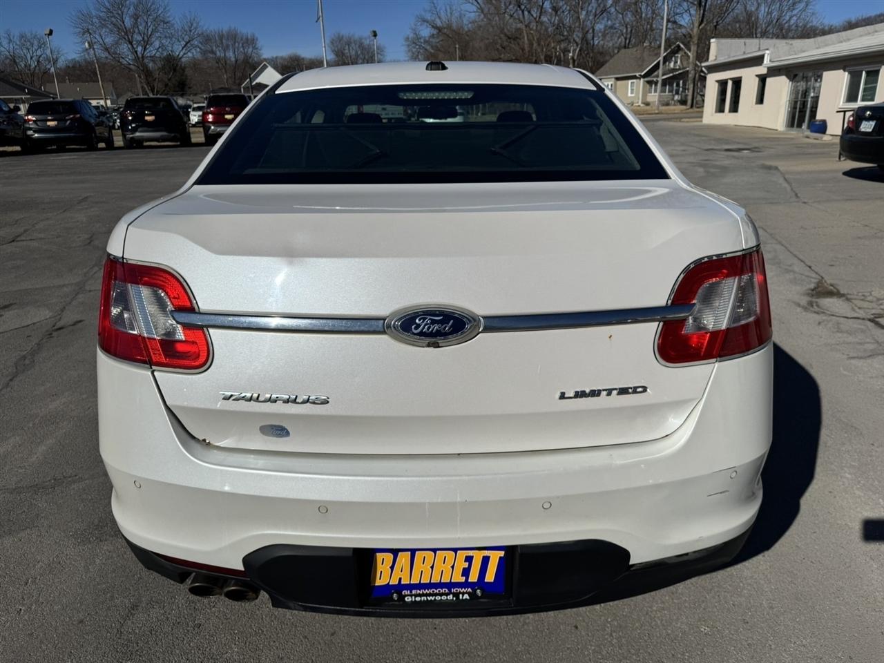 Ford Taurus Limited FWD 2010