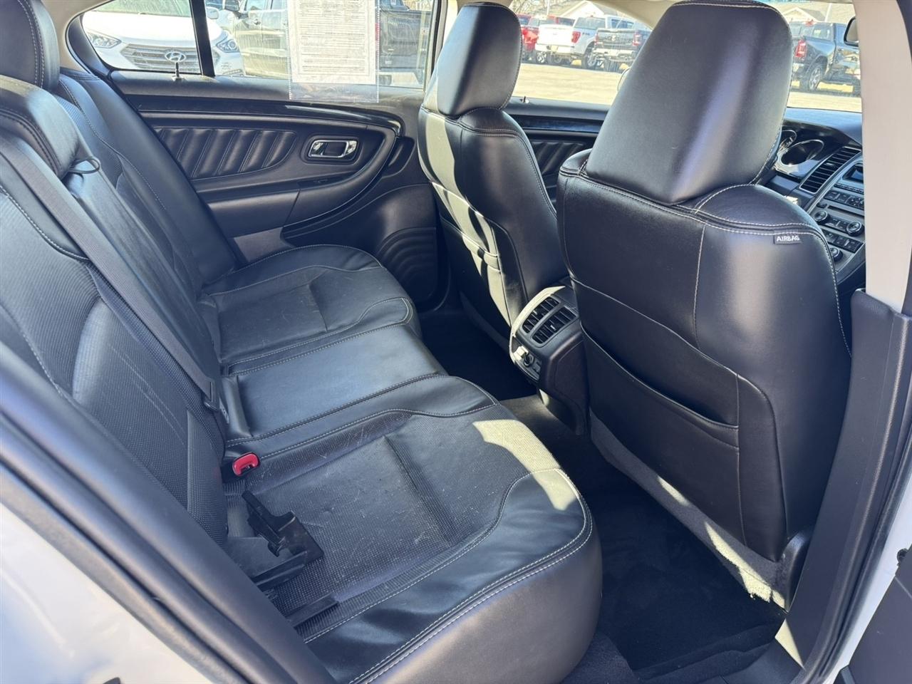 Ford Taurus Limited FWD 2010