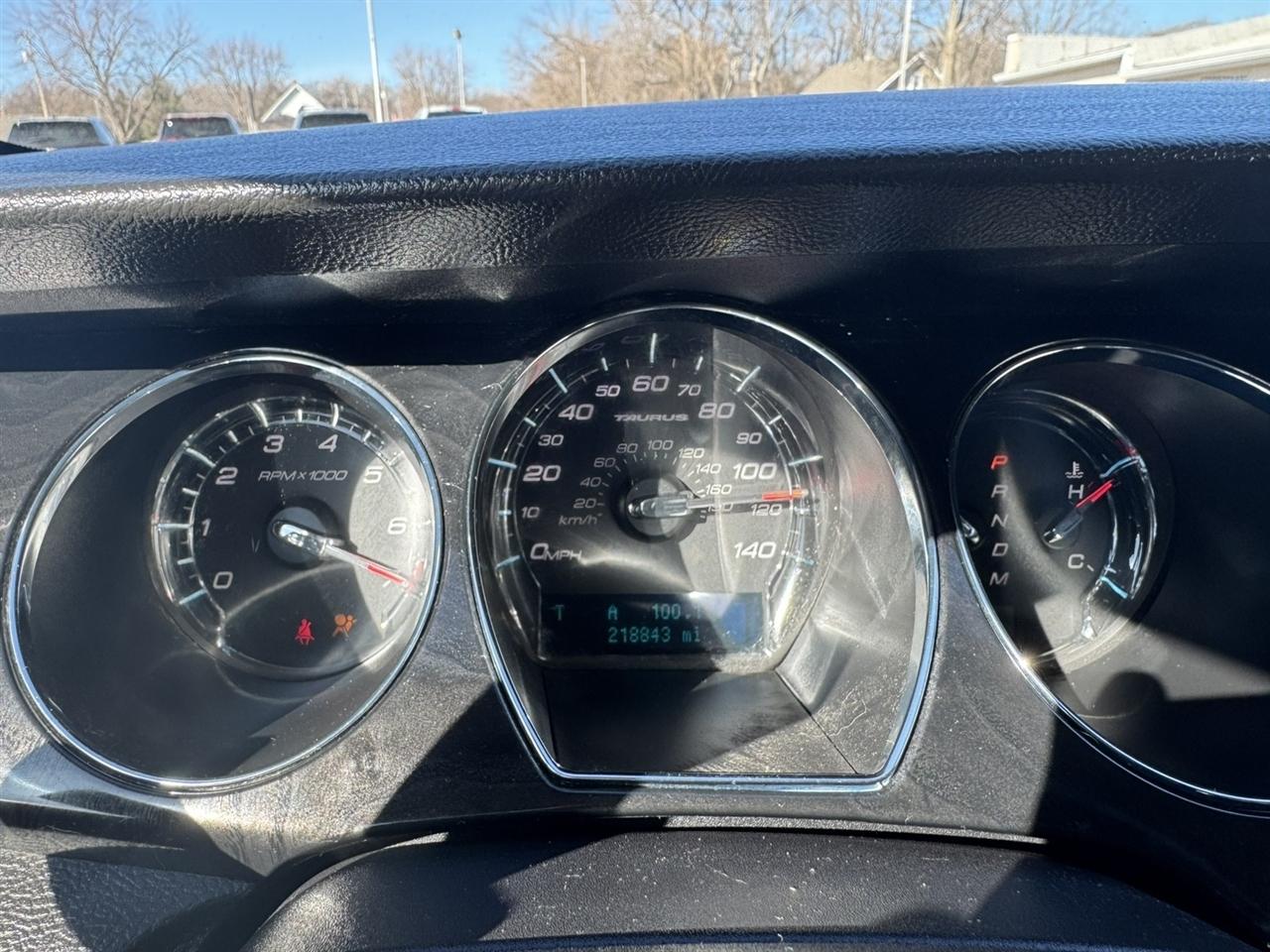 Ford Taurus Limited FWD 2010