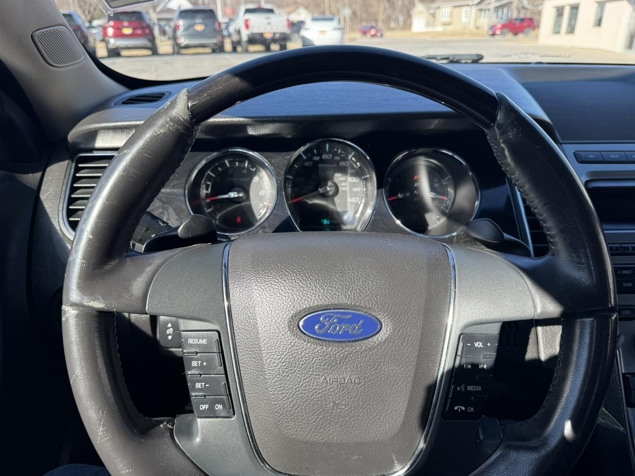 Ford Taurus Limited FWD 2010