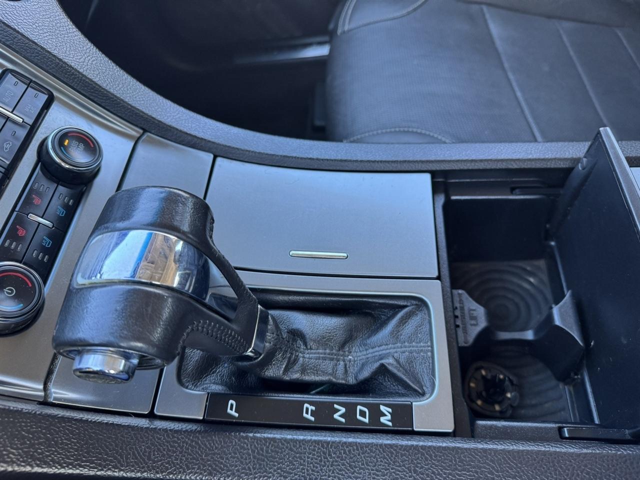 Ford Taurus Limited FWD 2010