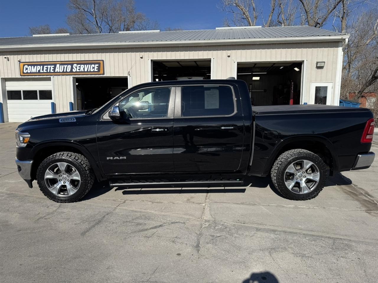 RAM 1500 Laramie Crew Cab SWB 4WD 2022