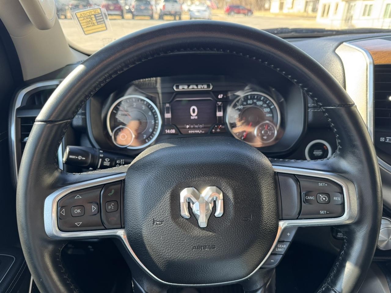 RAM 1500 Laramie Crew Cab SWB 4WD 2022