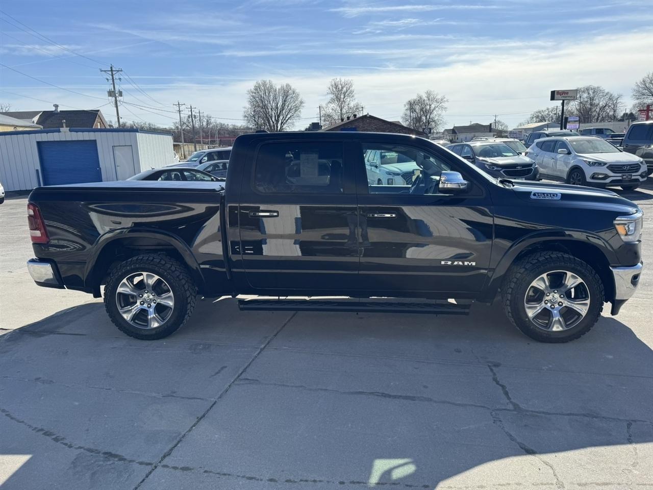 RAM 1500 Laramie Crew Cab SWB 4WD 2022