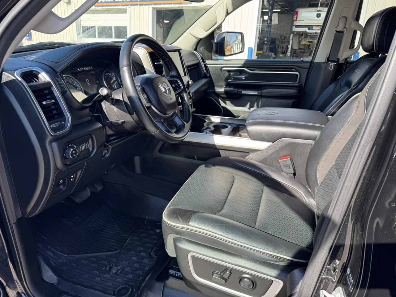 RAM 1500 Laramie Crew Cab SWB 4WD 2022