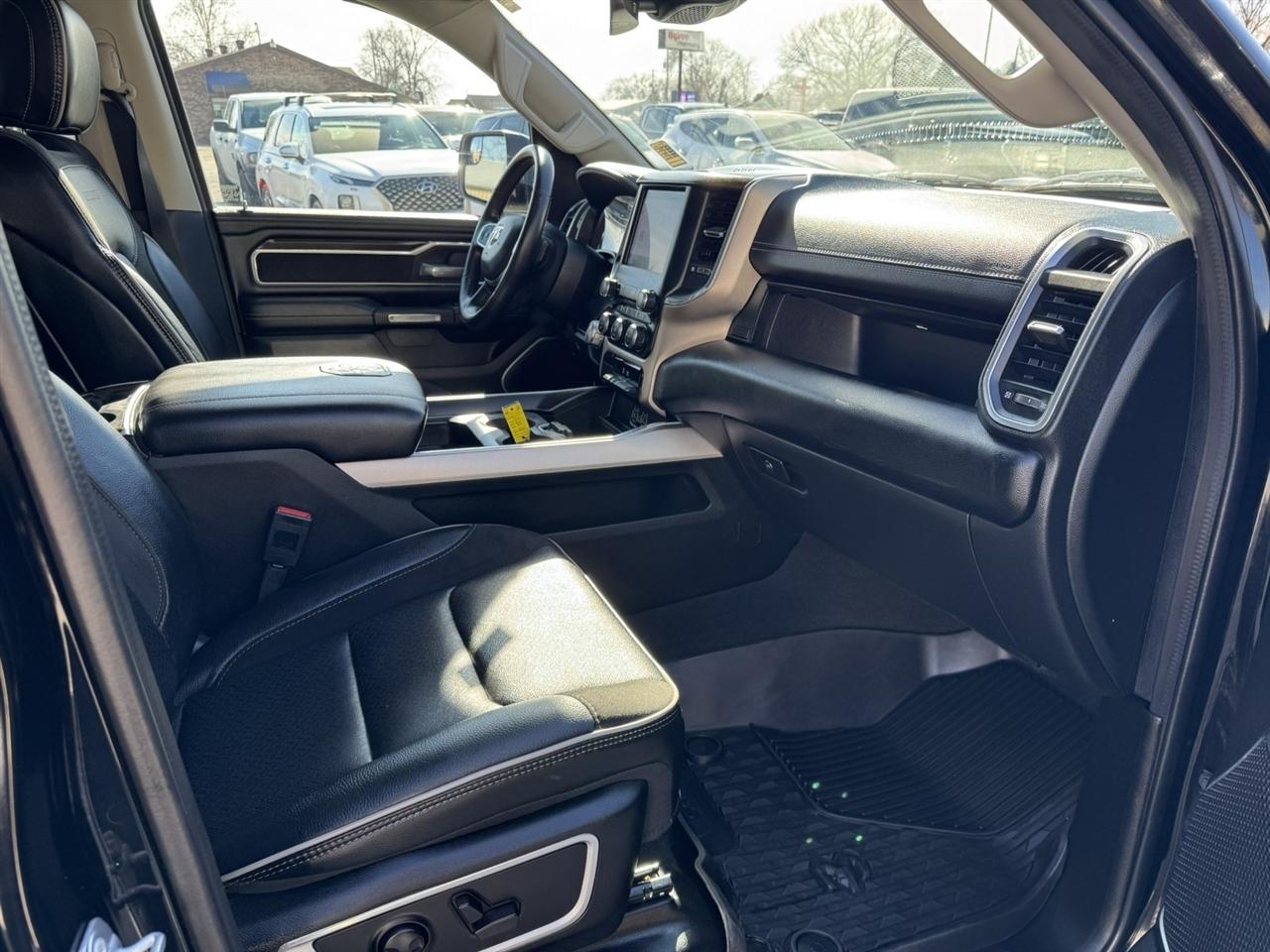 RAM 1500 Laramie Crew Cab SWB 4WD 2022