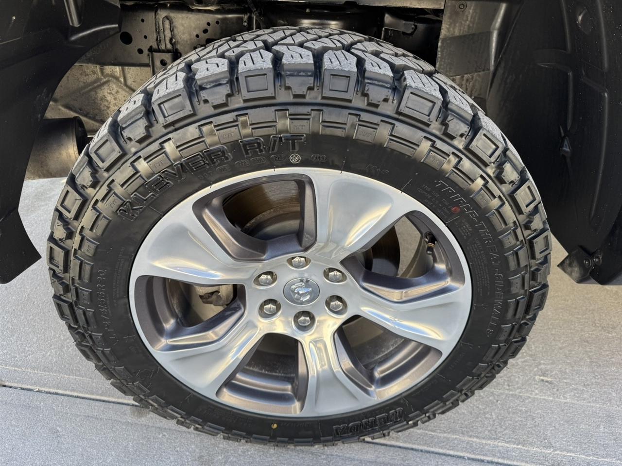 RAM 1500 Laramie Crew Cab SWB 4WD 2022