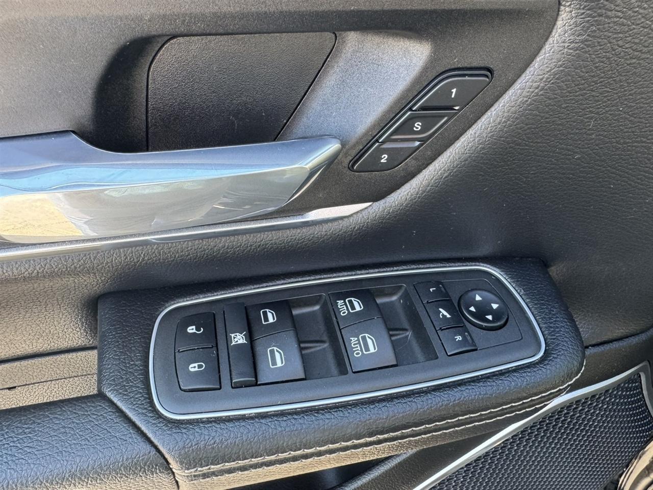 RAM 1500 Laramie Crew Cab SWB 4WD 2022