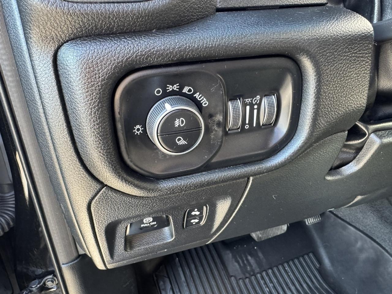 RAM 1500 Laramie Crew Cab SWB 4WD 2022