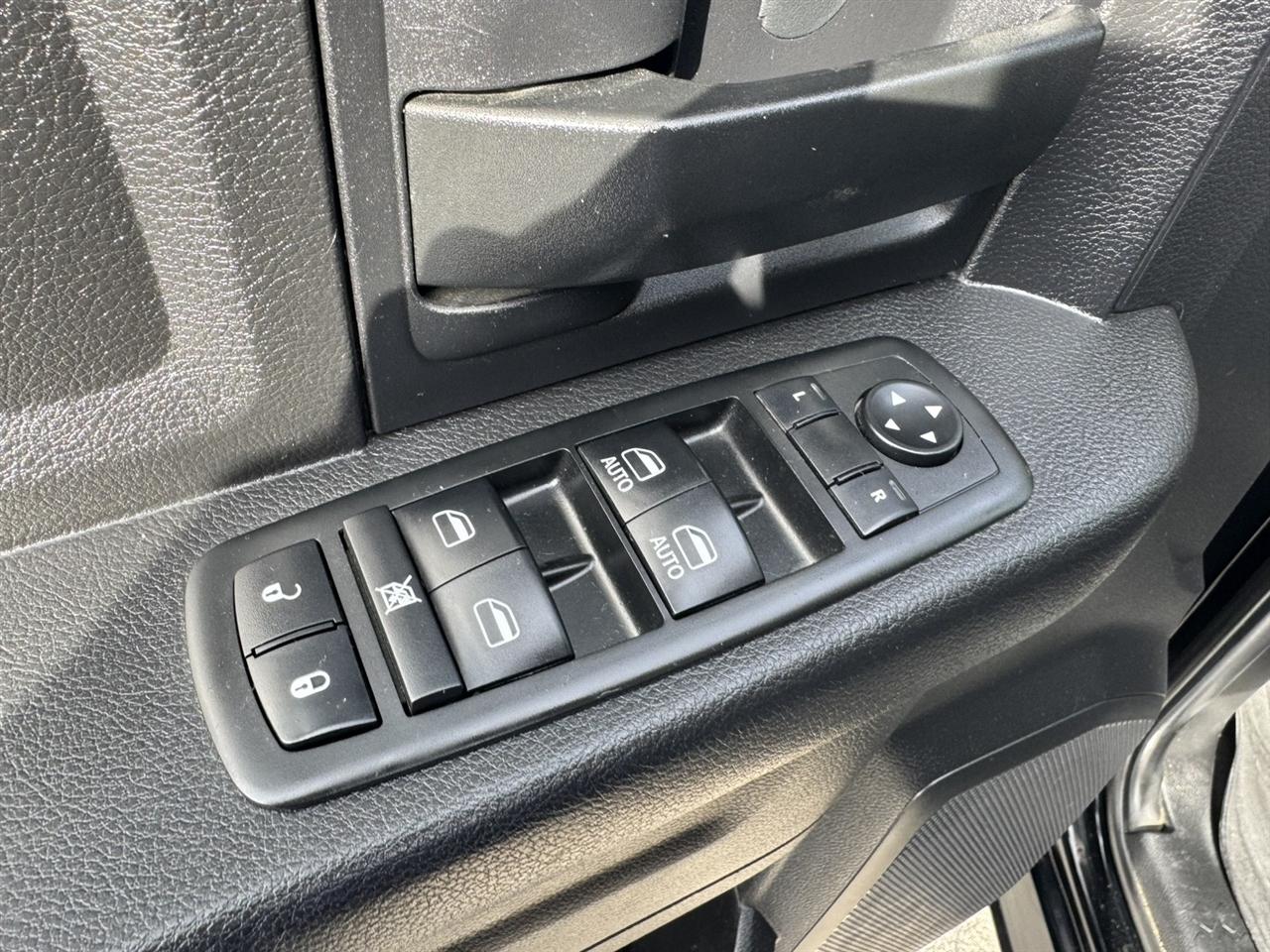 RAM 1500 Tradesman Quad Cab 4WD 2014