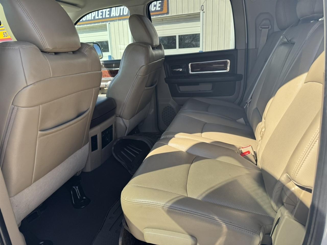 RAM 3500 Laramie Mega Cab 4WD 2012