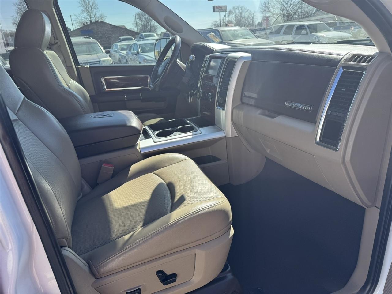 RAM 3500 Laramie Mega Cab 4WD 2012