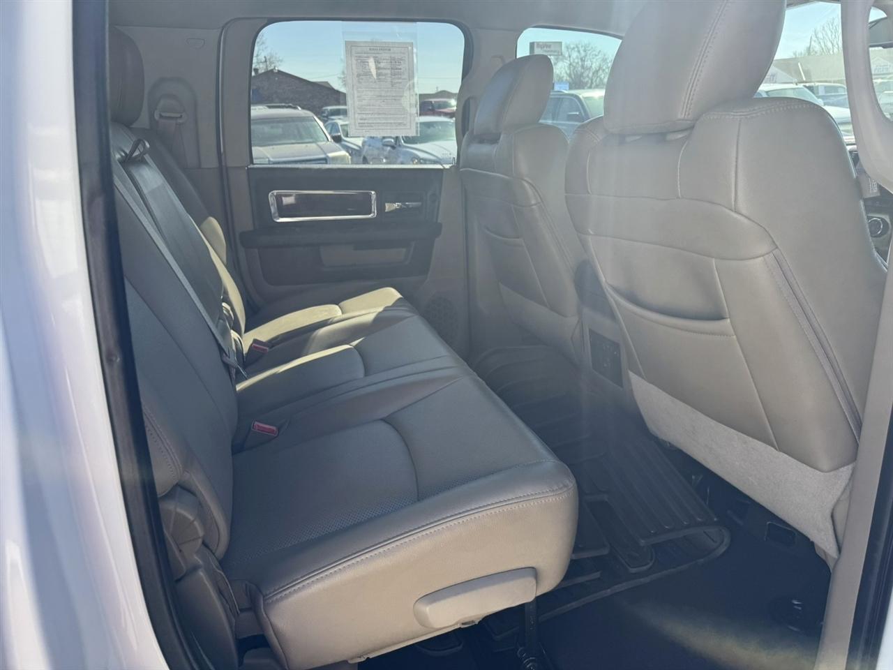 RAM 3500 Laramie Mega Cab 4WD 2012