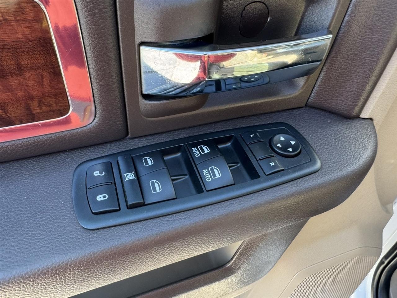 RAM 3500 Laramie Mega Cab 4WD 2012