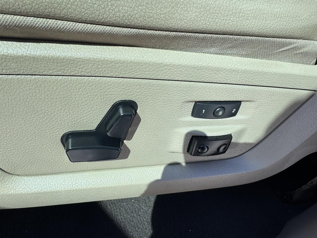 RAM 3500 Laramie Mega Cab 4WD 2012