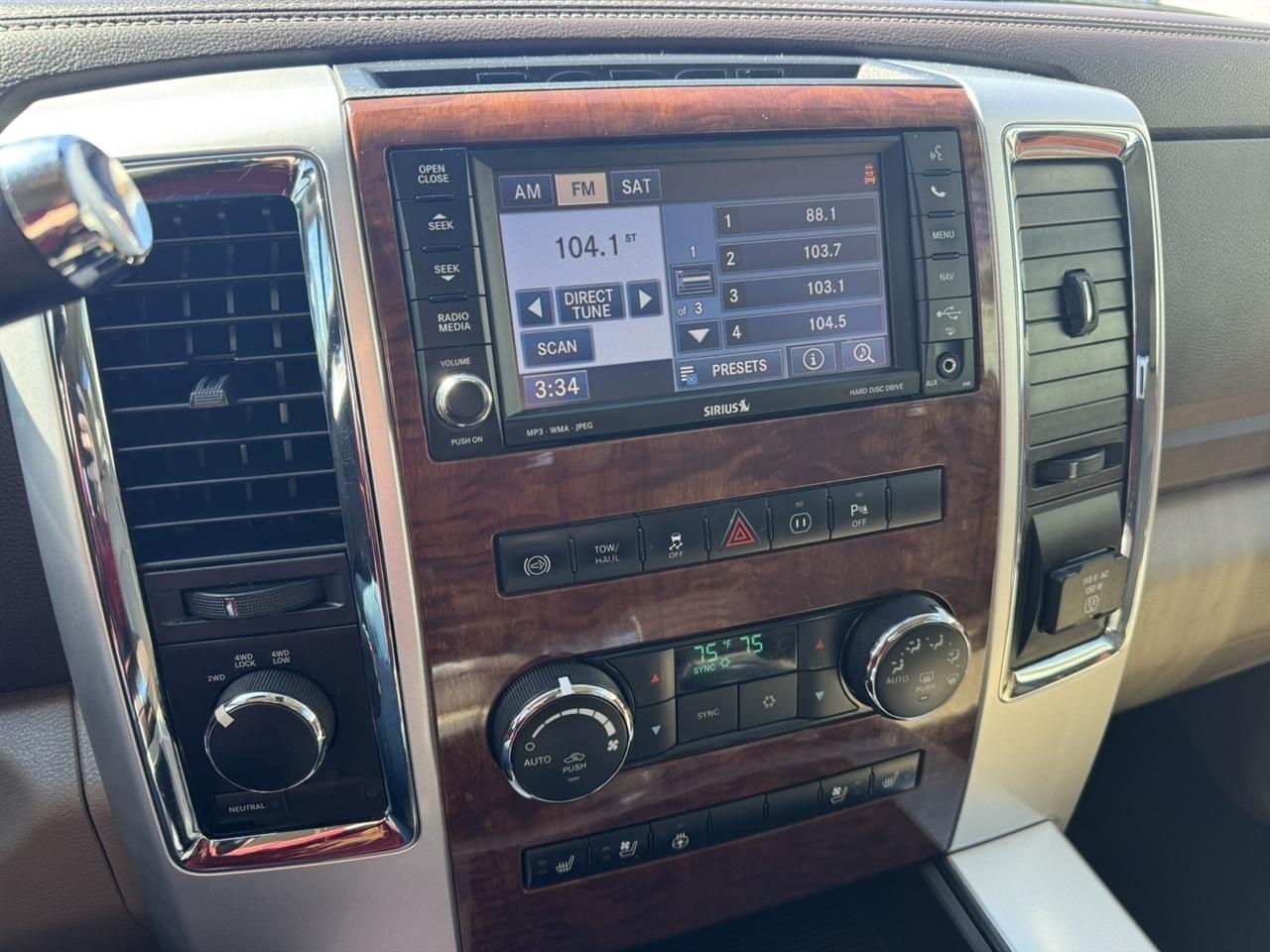 RAM 3500 Laramie Mega Cab 4WD 2012