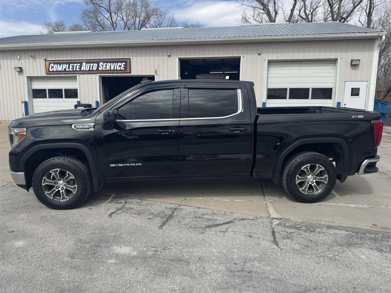 2019 GMC Sierra 1500 SLE Crew Cab Long Box 4WD