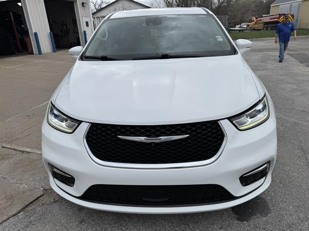 Chrysler Pacifica Hybrid Touring L 2022