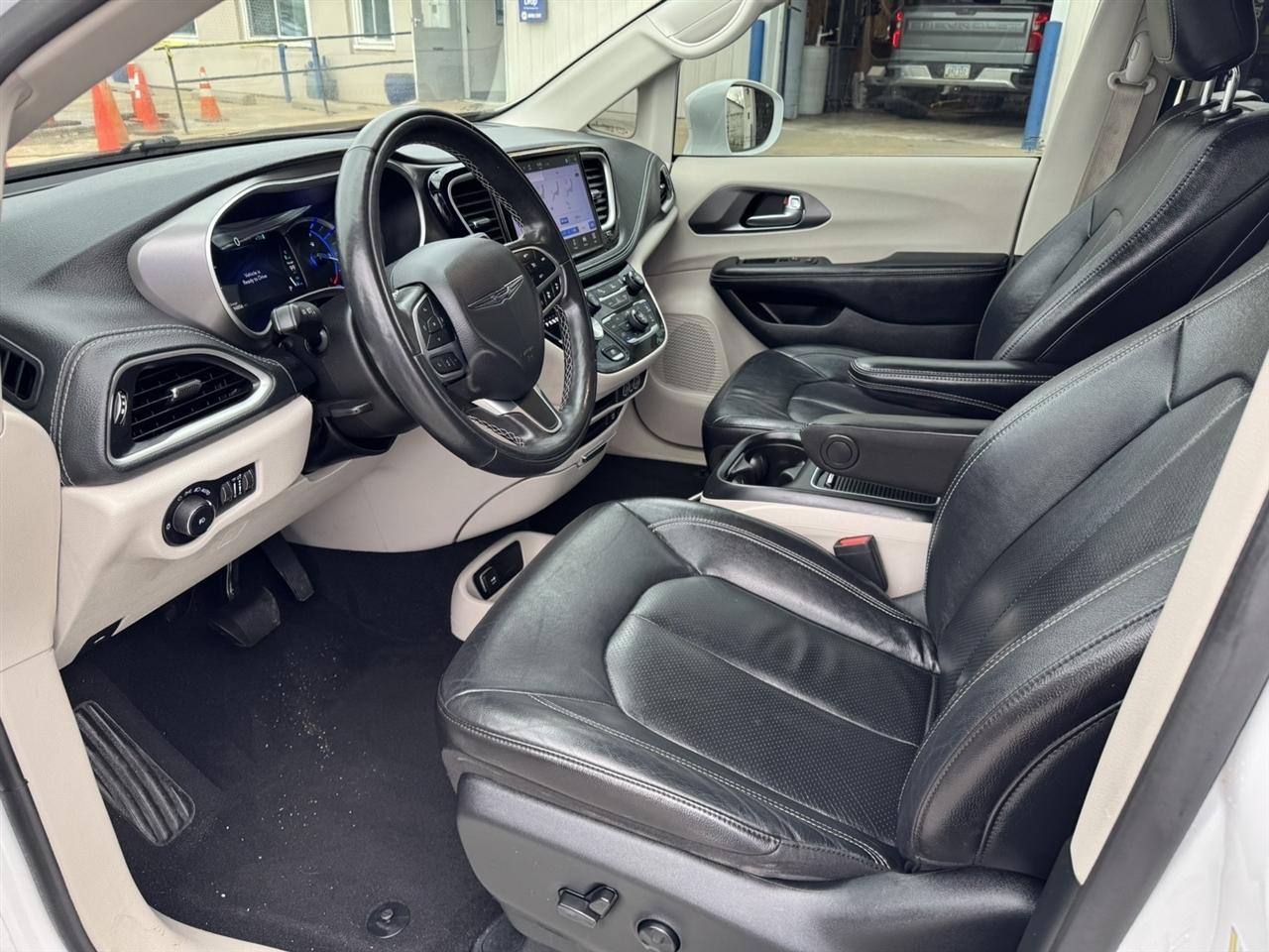 Chrysler Pacifica Hybrid Touring L 2022