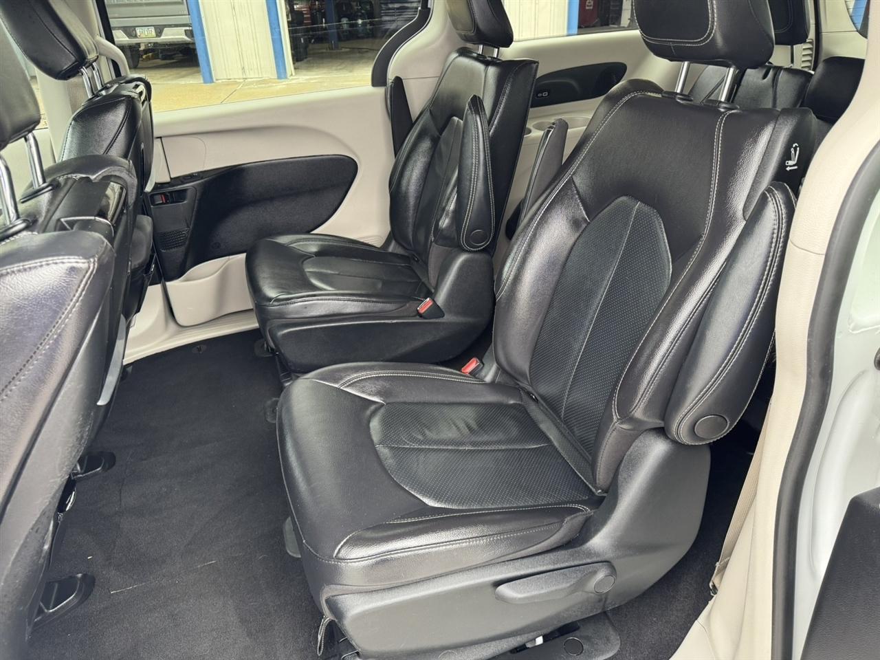 Chrysler Pacifica Hybrid Touring L 2022