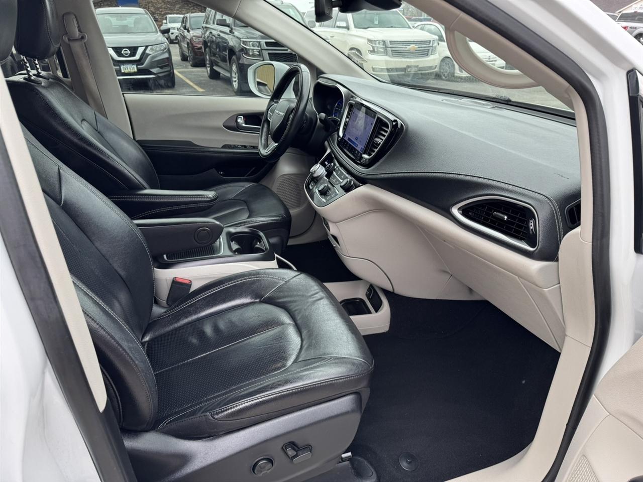 Chrysler Pacifica Hybrid Touring L 2022