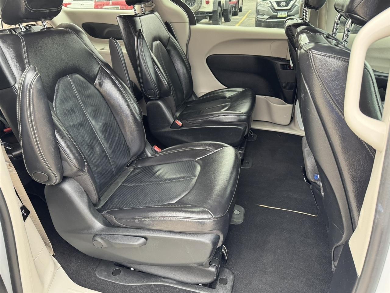 Chrysler Pacifica Hybrid Touring L 2022