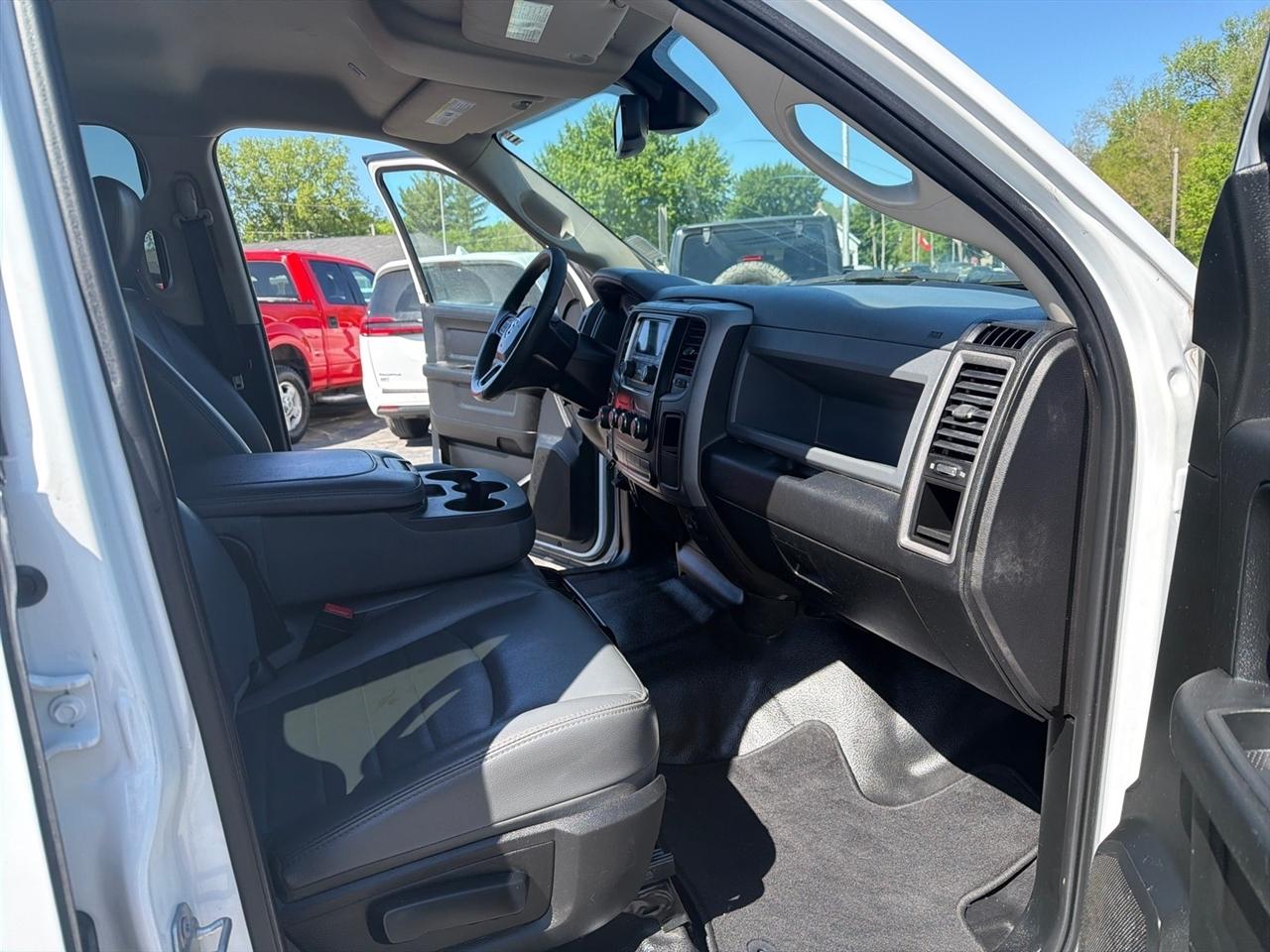 RAM 1500 Classic Tradesman Crew Cab SWB 4WD 2020