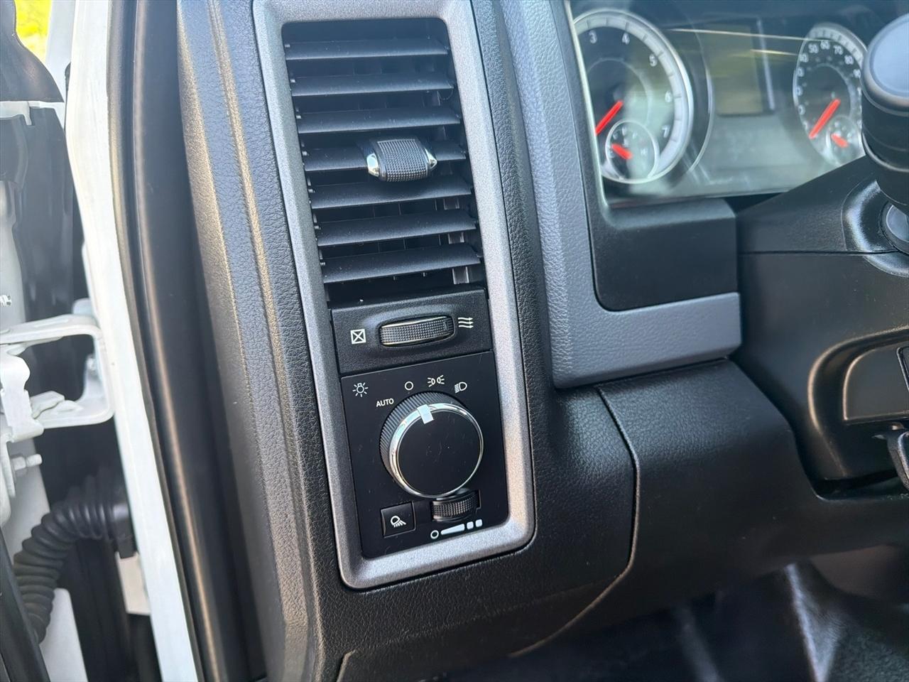 RAM 1500 Classic Tradesman Crew Cab SWB 4WD 2020