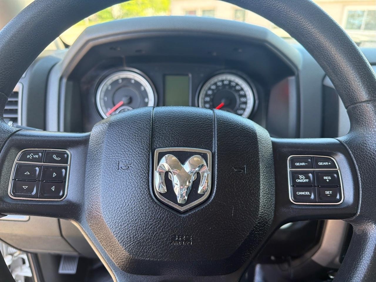 RAM 1500 Classic Tradesman Crew Cab SWB 4WD 2020