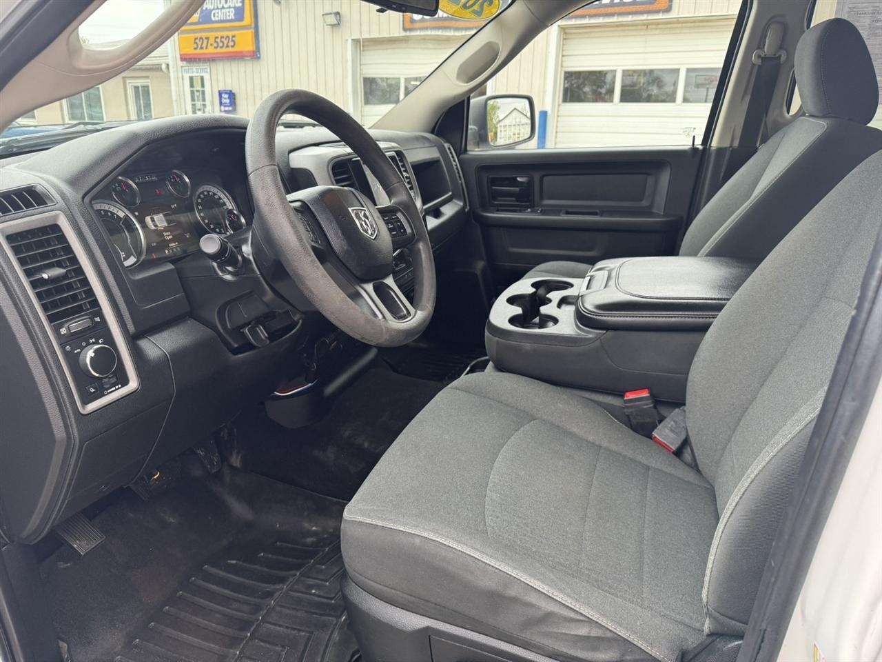 RAM 1500 Classic Tradesman Crew Cab SWB 4WD 2021